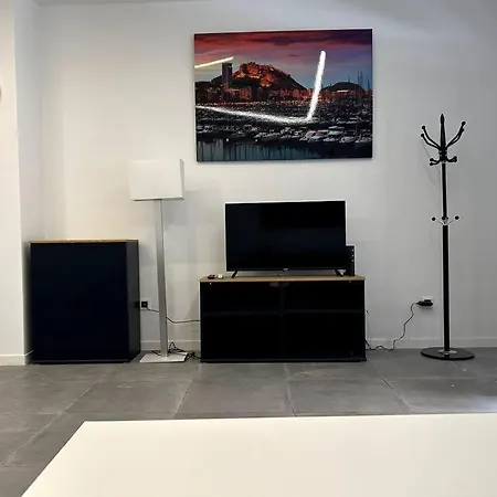 Hall Loft 200m Playa 4 Pers شقة