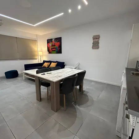 Hall Loft 200m Playa 4 Pers * لقنت